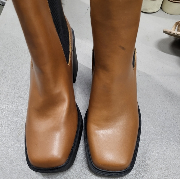 MIA Dru Leather Block Heel Chelsea Boots - Picture 3 of 5